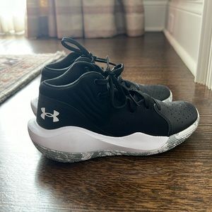 Kid under armor shoes.